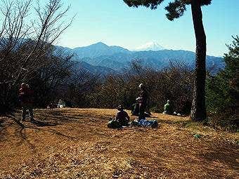 小仏峠から小仏城山につくと富士山の絶景が見える