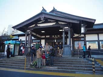 小仏峠から高尾山コースは高尾駅からスタート