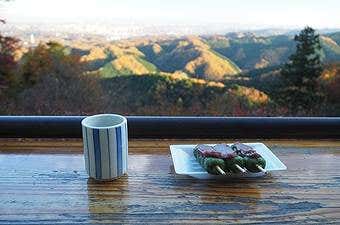 小仏峠から高尾山コースの終盤は大展望を眺めてスイーツを