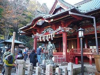 小仏峠から高尾山コースには薬王院もある
