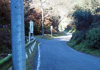 小仏峠の登山口へ向かう