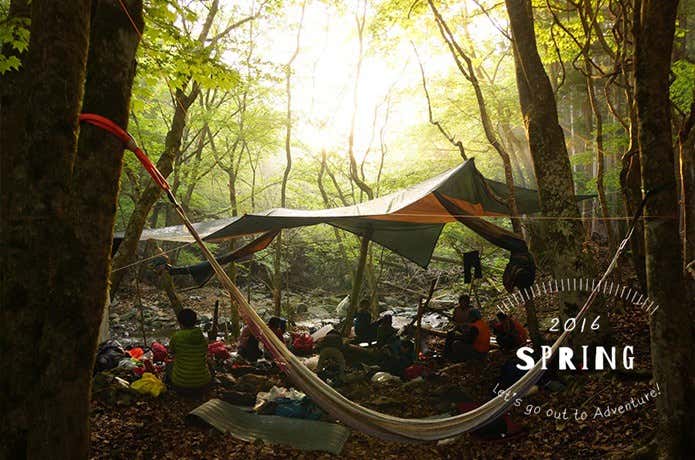 アウトドアイベントでキャンプする人