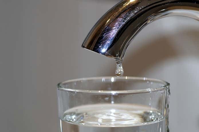 水