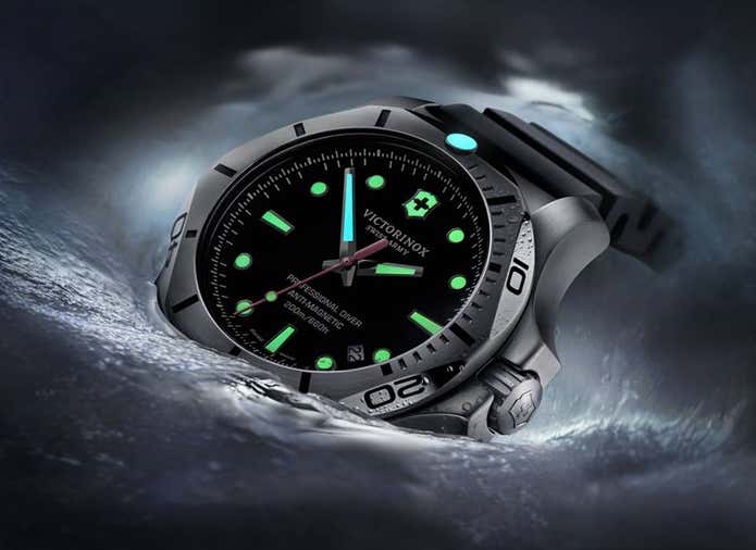 ビクトリノックス ナイトビジョン ブラック ラバーストラップ ライト付 ウォッチ - 腕時計(アナログ)