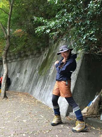 秋のファッションの山ガール