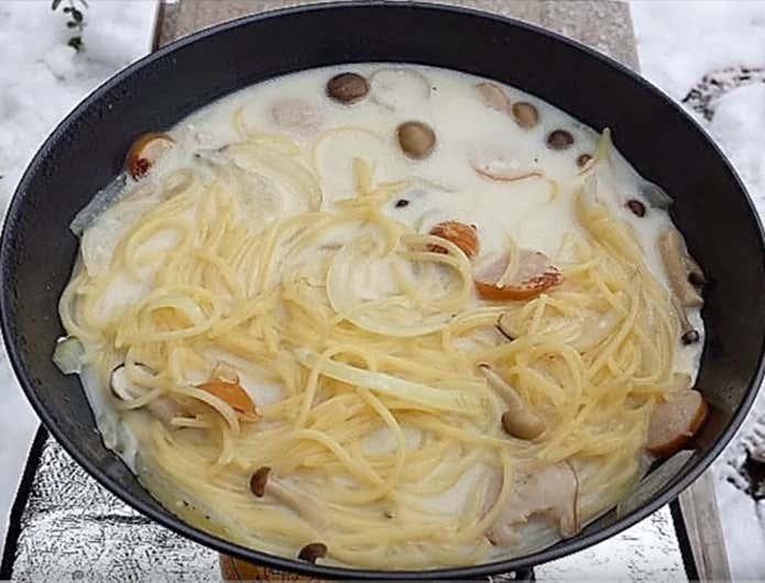ストームクッカーでクリームパスタ