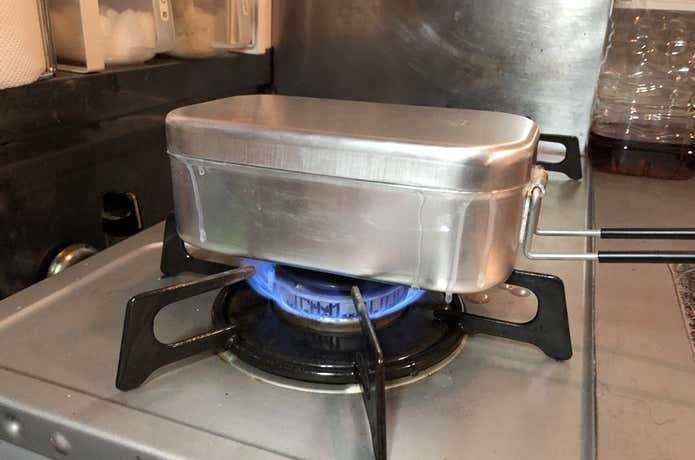 メスティンで炊飯　1度蓋を開ける
