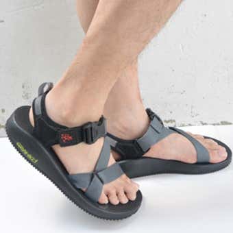 グラミチのサンダルを履いた足元