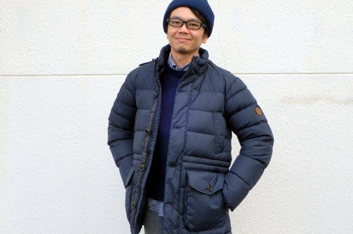 ダウンジャケットを着た男性