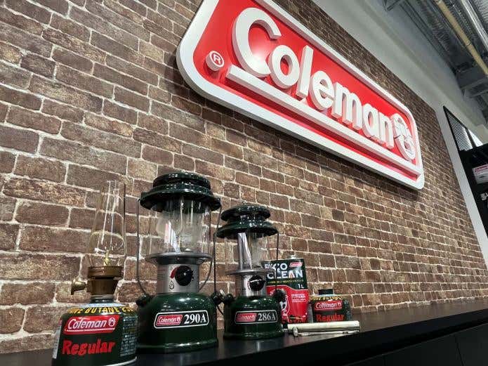 コールマンの店内にあるランタン