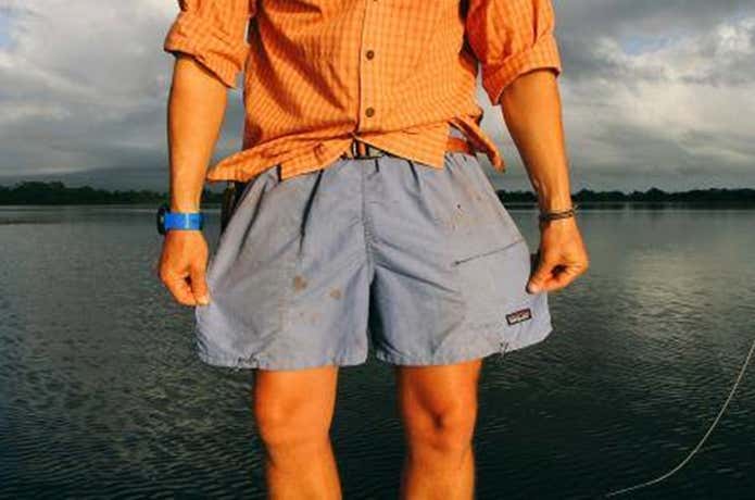 パタゴニアのパンツを履いた人