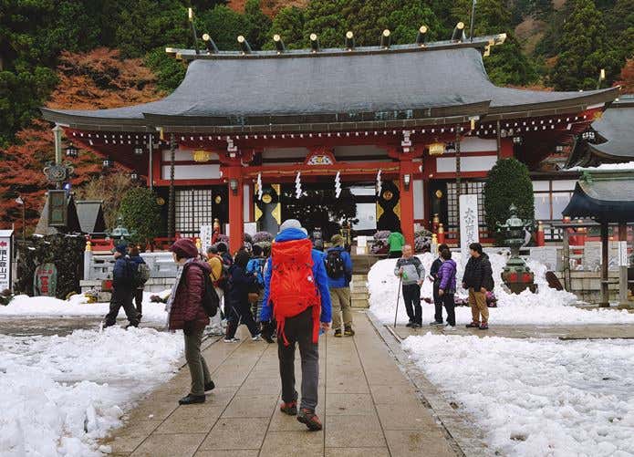 雪が積もる大山