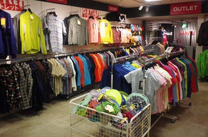 好日山荘アウトレット新宿東口店内観