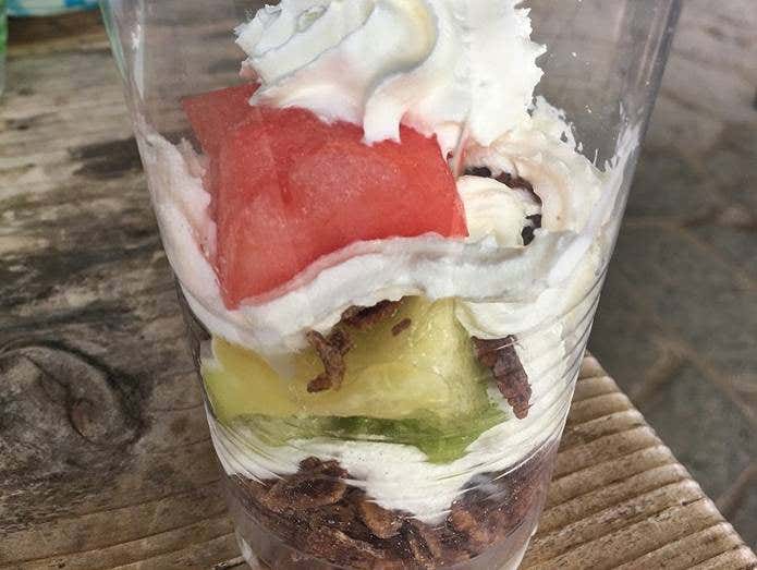 カップに入ったパフェ