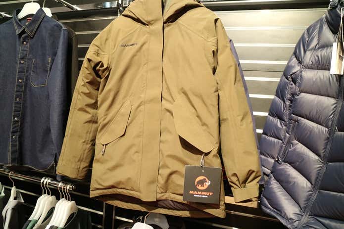 ベージュのジャケット