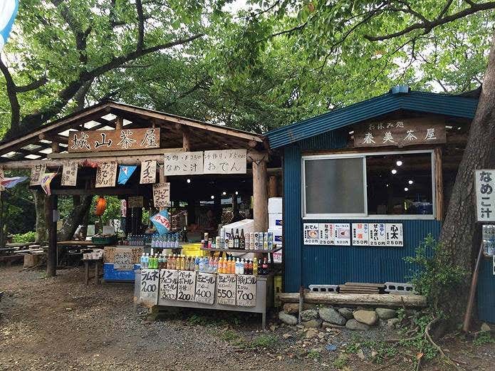 城山茶屋と春美茶屋の外観