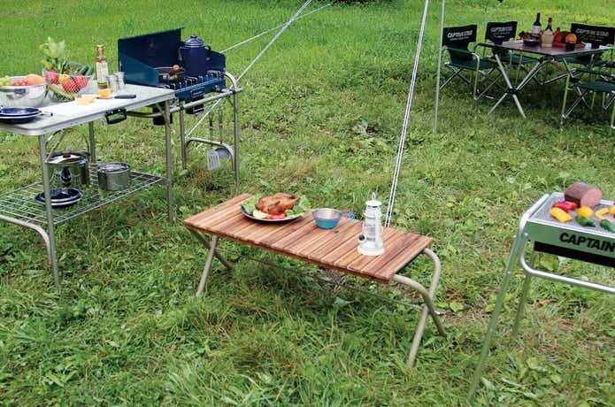 キャプテンスタッグの木製テーブル