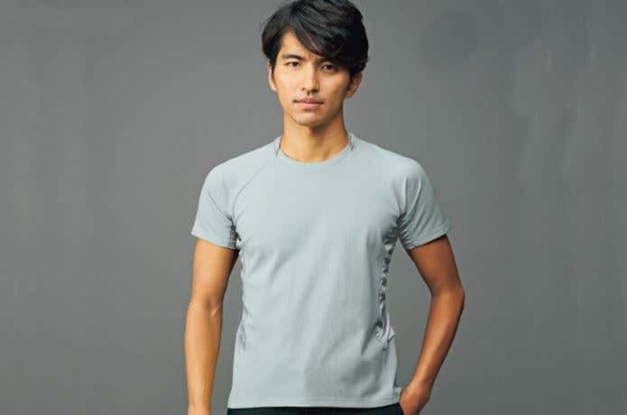 ワークマンの肌サラTシャツを着る男性