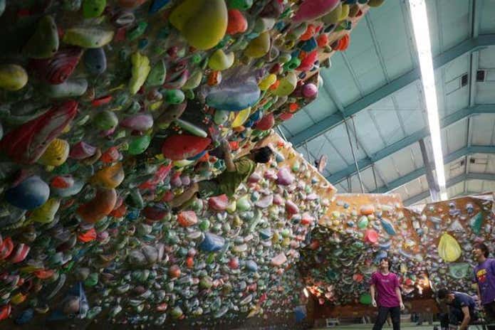 横浜に遊びに行くならボルダリングジムにいこう!