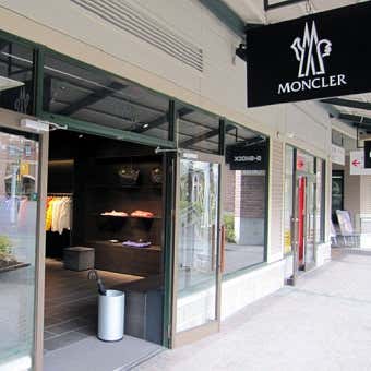 モンクレール御殿場プレミアムアウトレット店