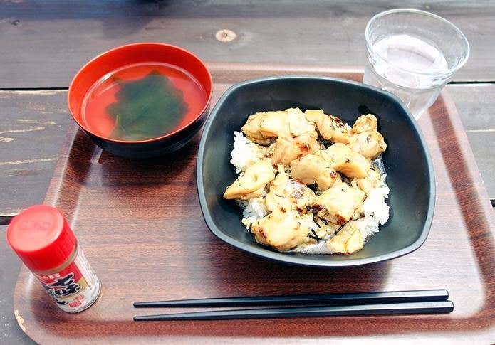 白根御池小屋の焼き鳥丼