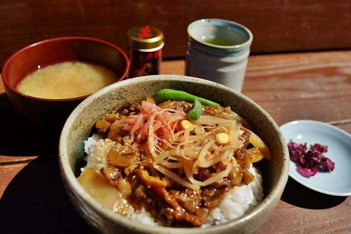 北穂高小屋のカルビ丼