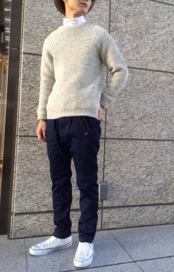 ROKXのデニムパンツ男性着こなし例
