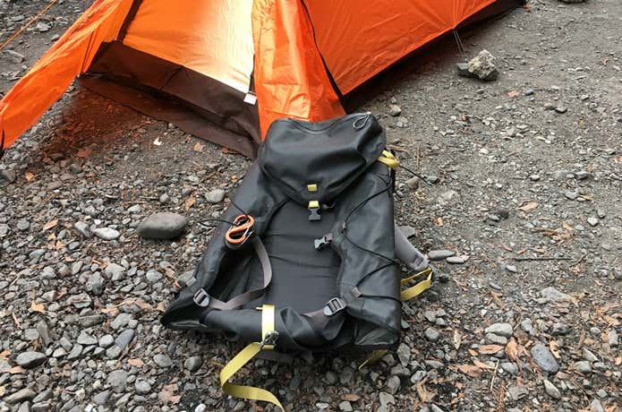 荷物を降ろした後のカーゴ40