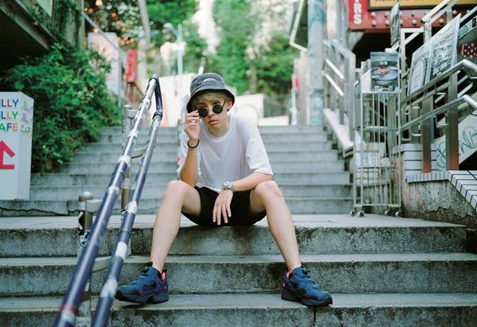 Reebokのポンプフューリーを履いた人