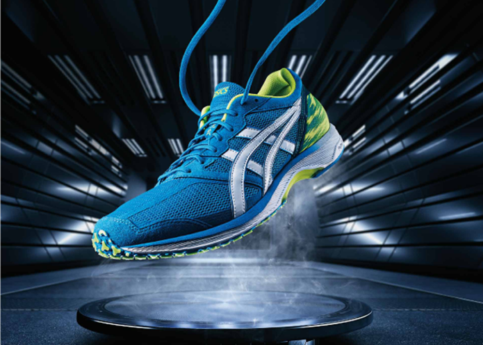 アシックスのスピードランナー用ランニングシューズ