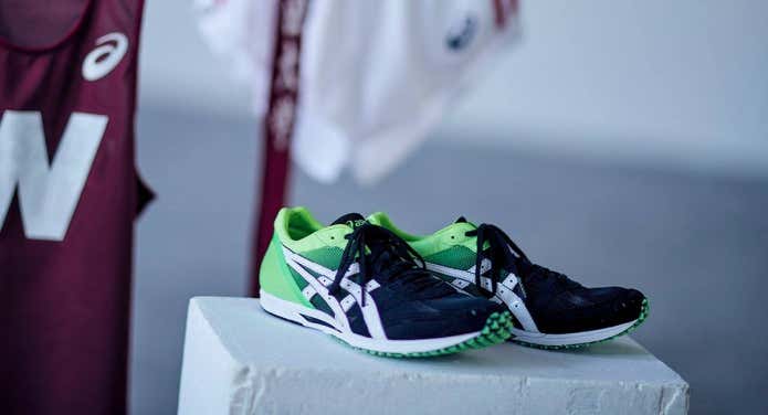 ランニングシューズで有名なアシックス