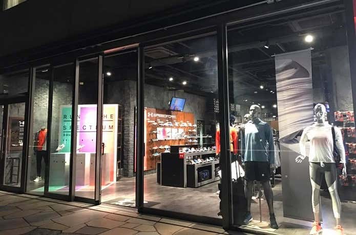 アンダーアーマーの店舗で楽しく買い物！