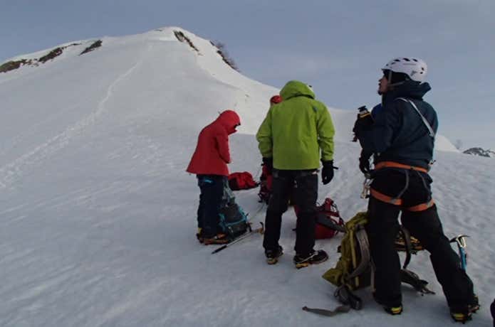 凍傷に注意する登山者