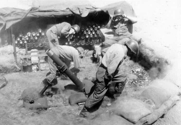 朝鮮戦争時の米軍の重迫撃砲陣地の様子