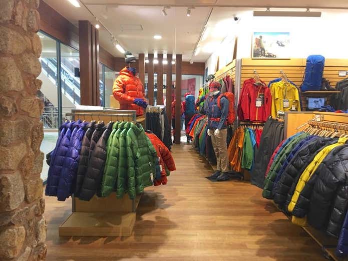 モンベルの店内