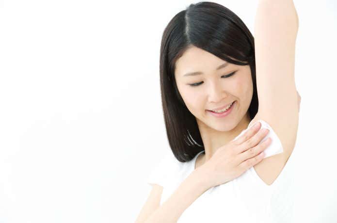 制汗スプレー前には汗をふこう！