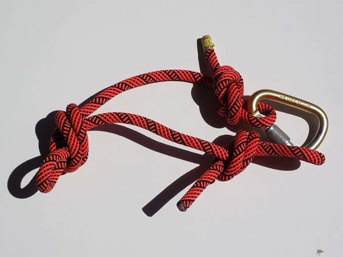 赤いクライミングロープ