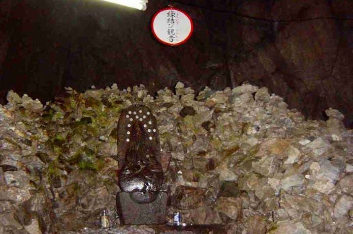 日原鍾乳洞の縁結び観音