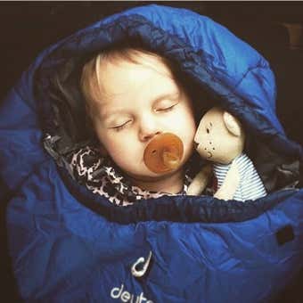 ドイターのシュラフで眠る赤ちゃん