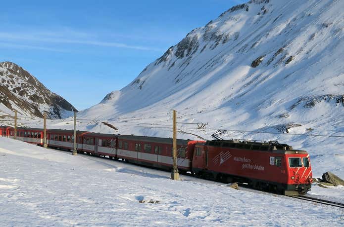 マッターホルンへ向かう列車　冬季