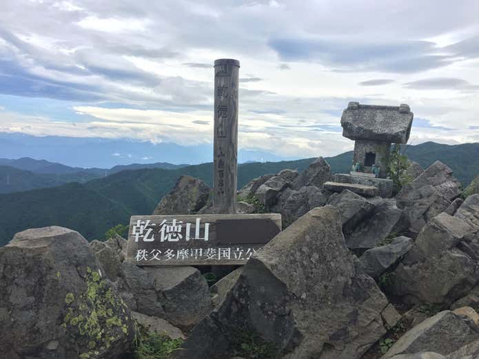 乾徳山山頂