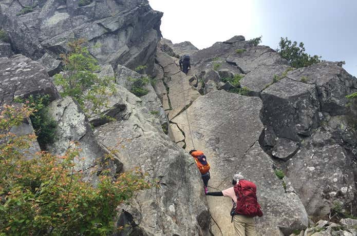 乾徳山｜20mの岩を登るスリル！富士山の絶景を楽しむ日帰りルート | YAMA HACK[ヤマハック]