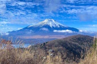 石割山登山道からのぞむ富士山の全景