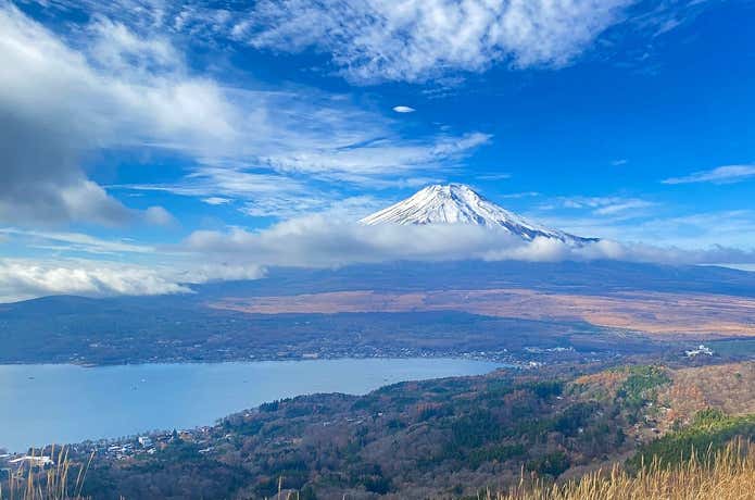 登山道からのぞむ富士山