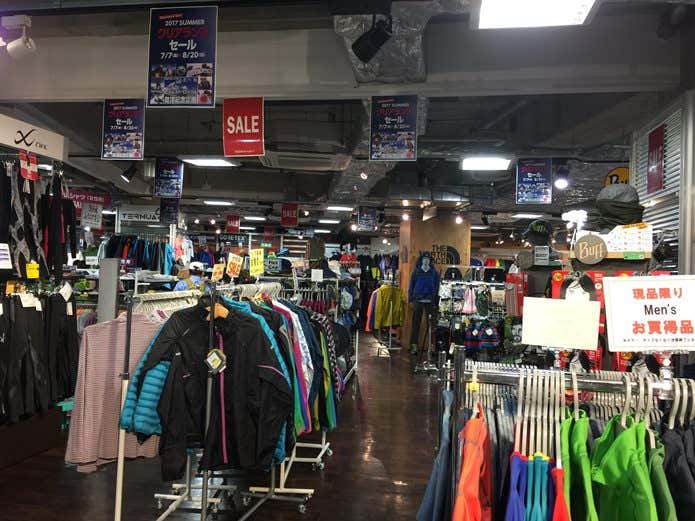 石井スポーツ　店舗内