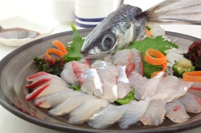 屋久島で食べられるトビウオの刺身画像