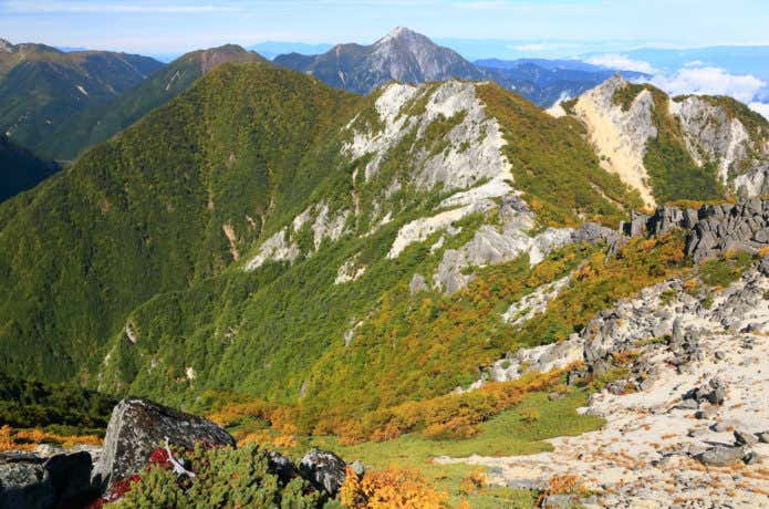 観音岳から見る地蔵岳と甲斐駒ケ岳の画像