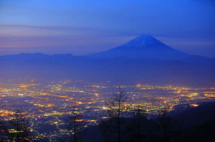 富士山と甲府盆地の夜景の画像