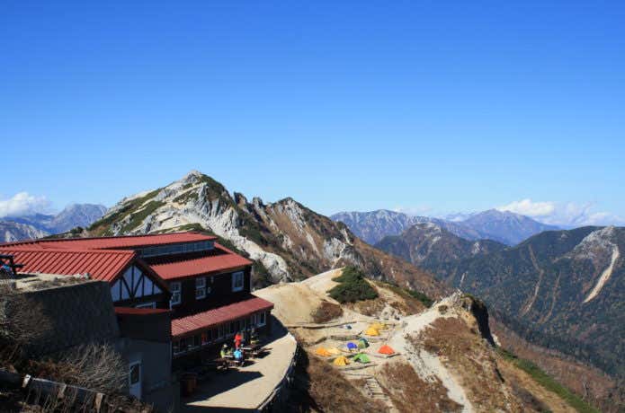 燕山荘と燕岳