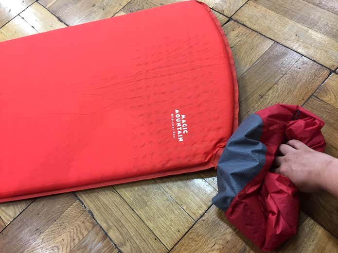 スタッフサックでも空気を入れられる